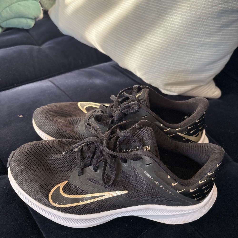 Nike sport shoes